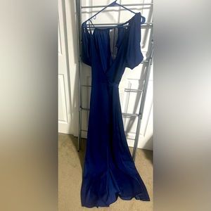 Summer spring in maxi Great for vacation! Cold shoulder excellent condition